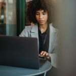 Assessing the quality of online courses for reliable education